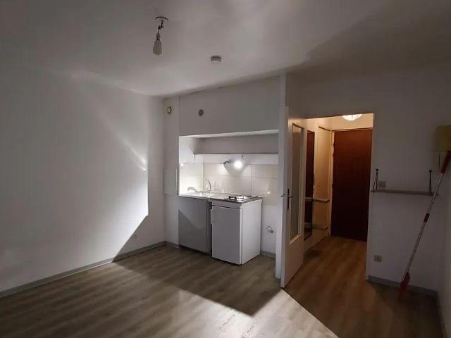 Beau studio 19m2 parking à Metz devant les ponts