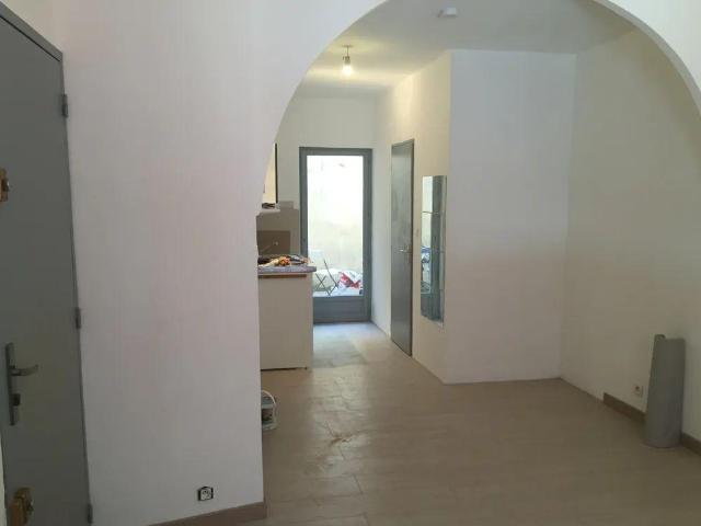 Beau studio 21M²+courette près de la gare