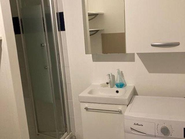 Beau studio, 2 mn à pied gare de Pontoise