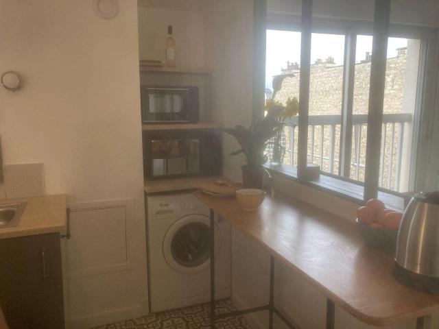 Beau studio 39M2 Meublé ALIGRE CALME ET LUMINEUX