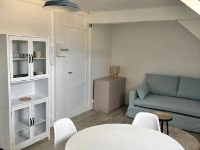Beau studio tout juste rénové et meublé 24m²