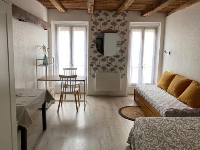 Beau studio à louer en bail courte durée