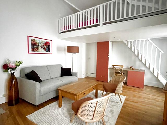 Beau studio avec mezzanine