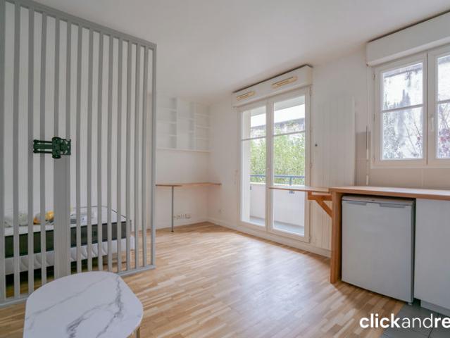 Beau studio avec balcon à Puteaux