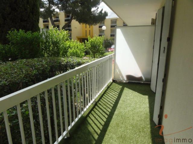 Beau studio avec balcon et parking