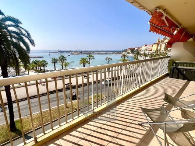 Beau Studio avec coin nuit Terrasse d'angle vue Mer Parking