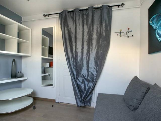 Beau studio AVENUE HOCHE PARIS 8EME