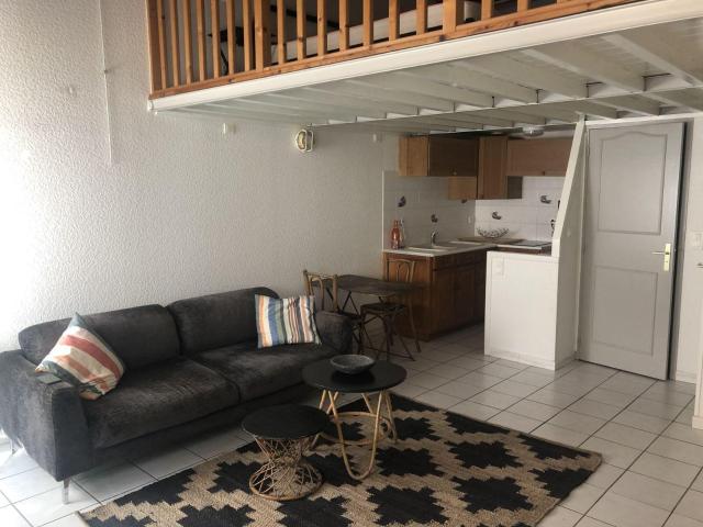 Beau studio Canut Rue des chartreux Crois Rousse