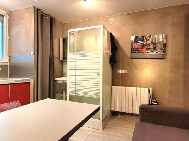 BEAU STUDIO DE 13 M2 A PARIS 17EME