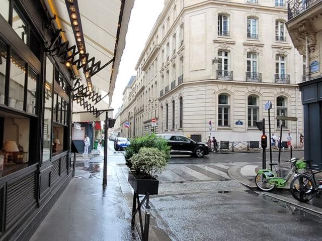BEAU STUDIO DE 18 M2 QUAI D'ORSAY