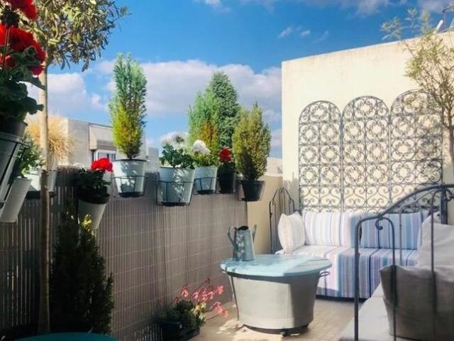 Beau studio de 34.3 m2 et une TERRASSE de 6.30 m