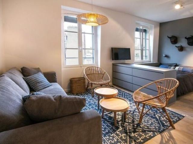 BEAU STUDIO DERNIER ETAGE PARKING PROCHE GARE RER D