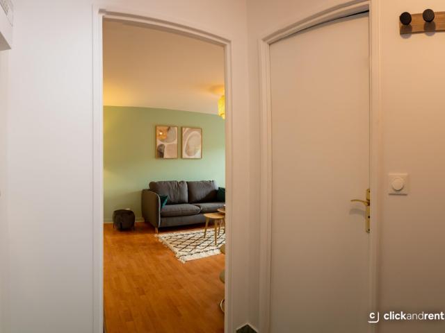Beau studio lumineux avec balcon à Tremblay en France