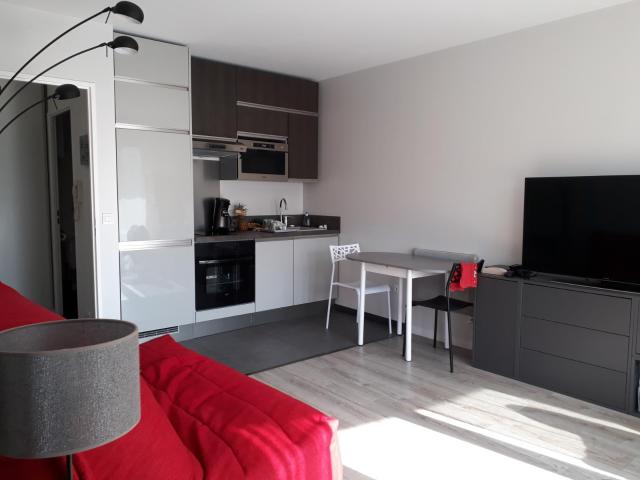 Beau studio lumineux super équipé proche centre