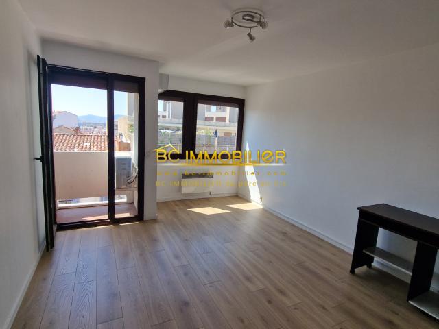 BEAU STUDIO MARSEILLE 5ème