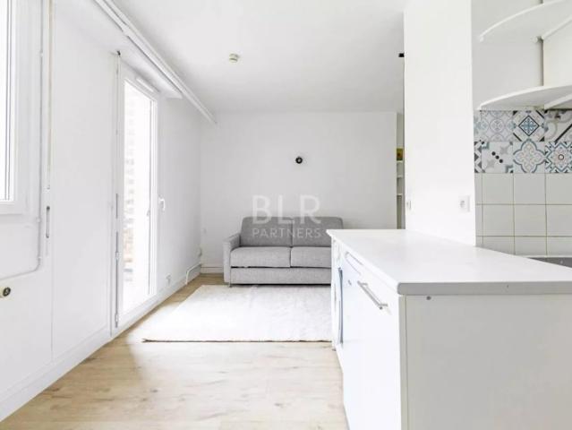 Beau studio meublé