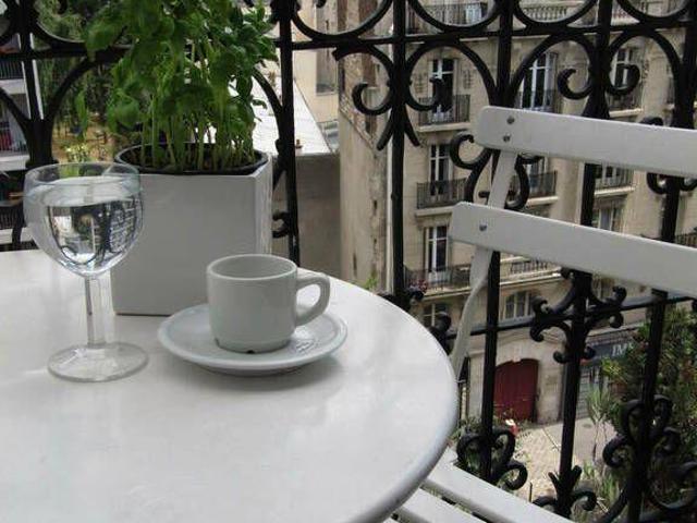 Beau studio meublé 13,50 m² + balcon Paris 11E