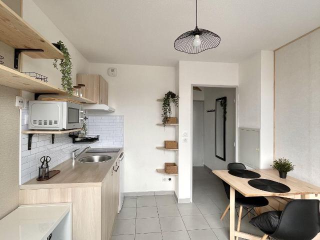 Beau studio meublé 16m² dans résidence étudiante