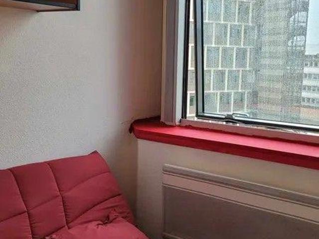 Beau studio meublé 16m² proche gare de Tours