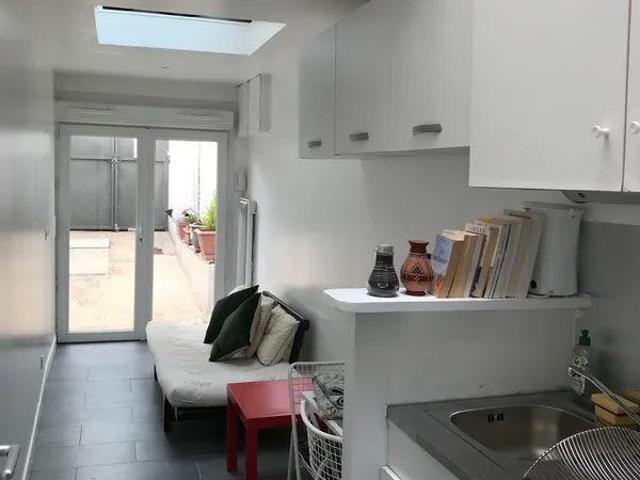 Beau studio meublé 17m² refait cour privative 13m²