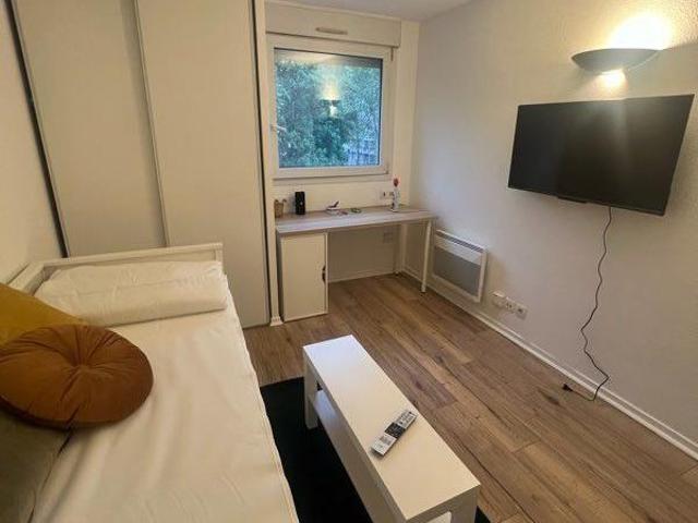 Beau studio meublé 18m² lumineux et sans vis à vis