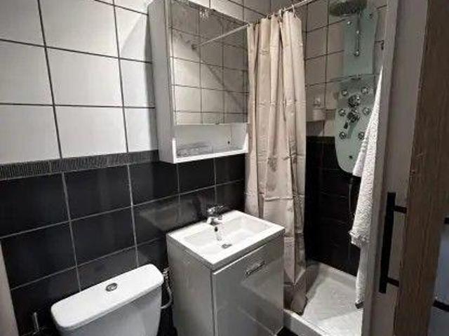 Beau studio meublé 20m² refait neuf Cours Julien