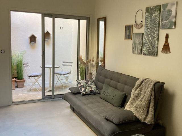 Beau Studio meublé 22m² avec grand patio privé