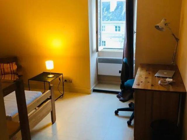 Beau studio meublé 22m² quartier Halles Béranger