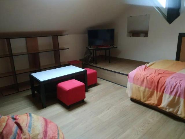 Beau studio meublé 25m² avec salle d'eau partagée