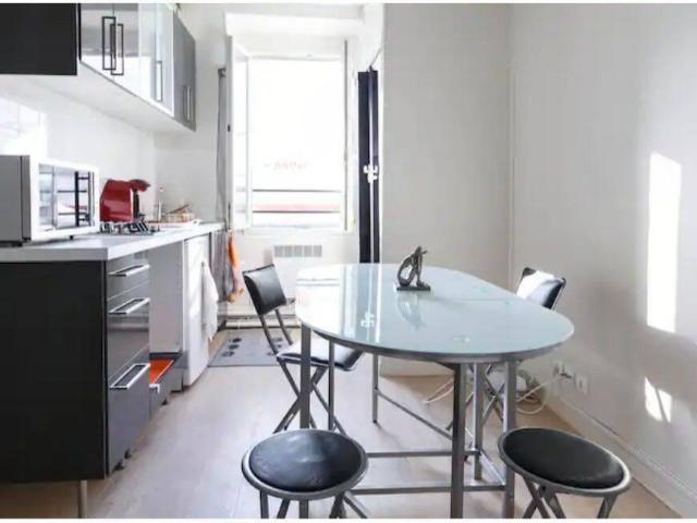 Beau studio meublé 25m² Place de Clichy