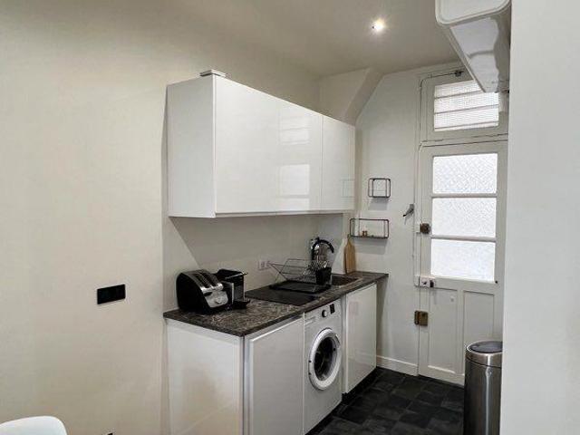Beau studio meublé 26m² – Paris 15ème, rénové