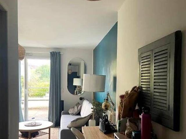 Beau studio meublé 28m² + balcon & parking