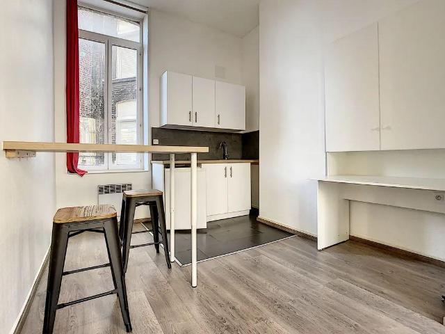 Beau studio meublé 28m² rénové rue de Fleurus