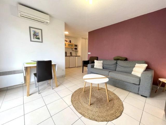 Beau studio meublé