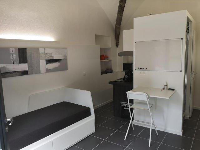 Beau studio meublé atypique