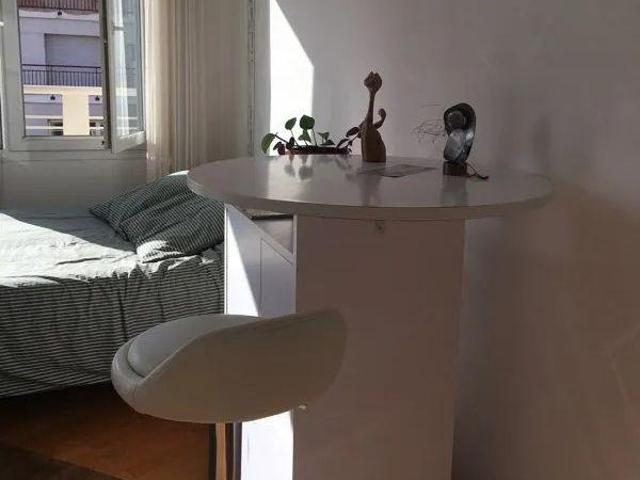 Beau studio meublé de 26m² Place Gustave Rivet