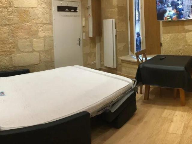 Beau Studio meublé et refait dans Bordeaux centre