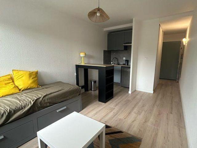 Beau studio meublé et rénové 22m²