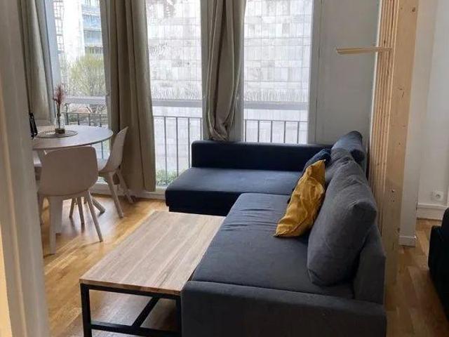 Beau studio meublé rénové 30m² calme et lumineux