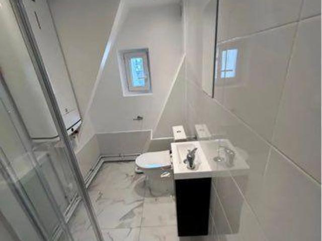 Beau studio Neuilly refait à neuf