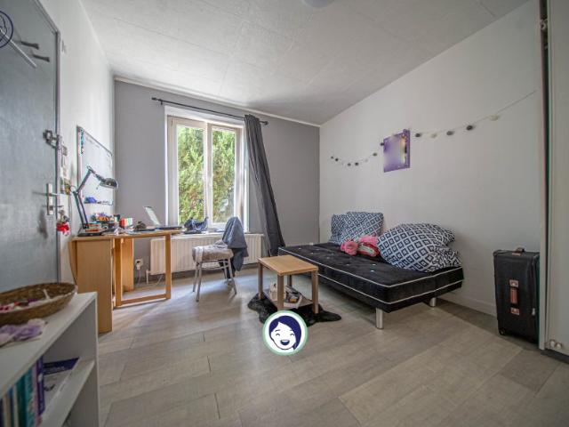 Beau studio NON MEUBLÉ proche FAC DE LETTRES