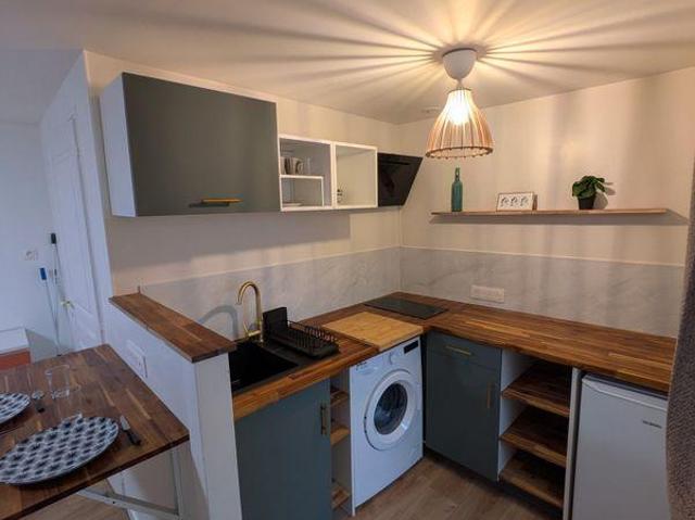 Beau studio rénové et meublé 22m² Proche centre