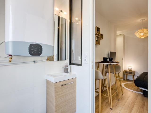 Beau studio rénové meublé dans le centre Paris