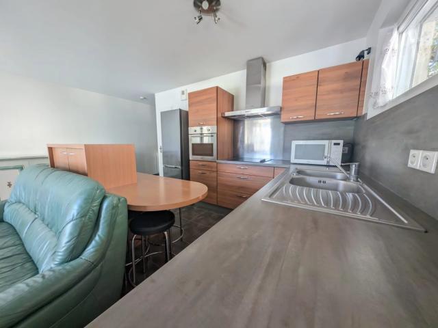 Beau T4 de 78 m2 avec balcon de 10 m2 à proximité directe du