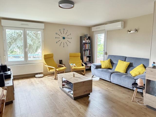 Beau T4 de 88 m2 en plein centre et au calme avec 3 chambres