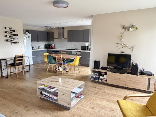 Beau T4 de 88 m2 en plein centre et au calme avec 3 chambres