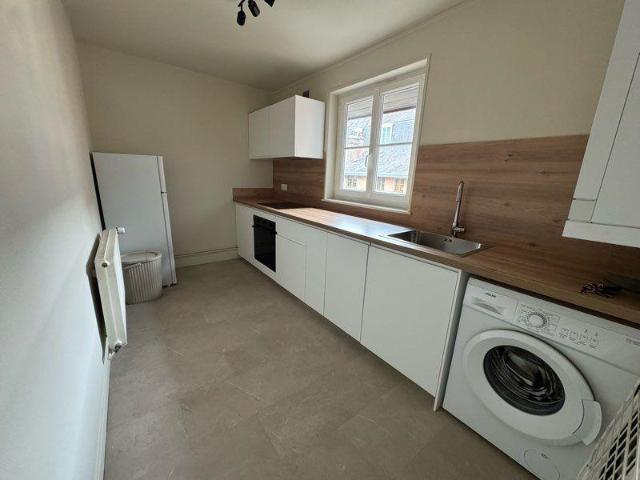 Beau T2 meublé 44m² proche CHU