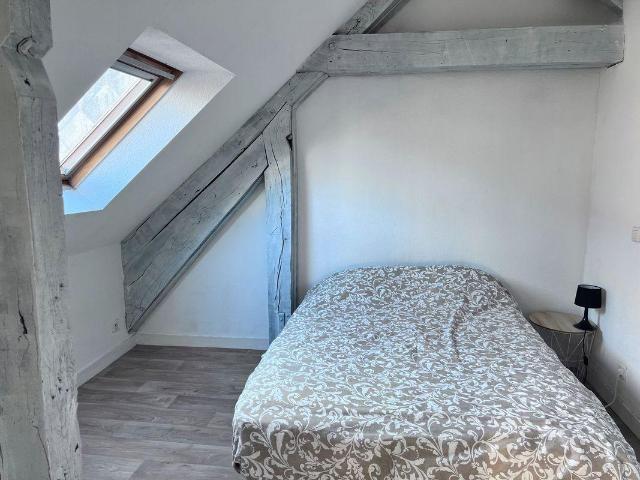 Beau T2 meublé 27m² au sol, 19 m² Carrez