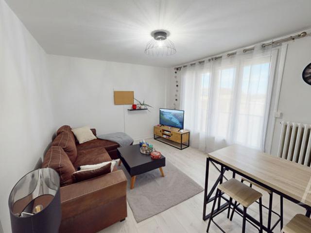 Beau T2 meublé avec balcon et parking quartier HOPITAL