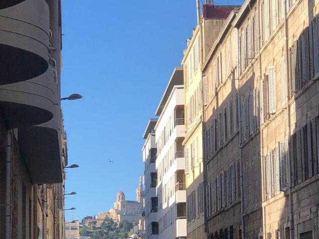 Beau T2 meublé avec parking Marseille 5ème